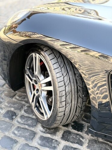 Porsche Panamera-6