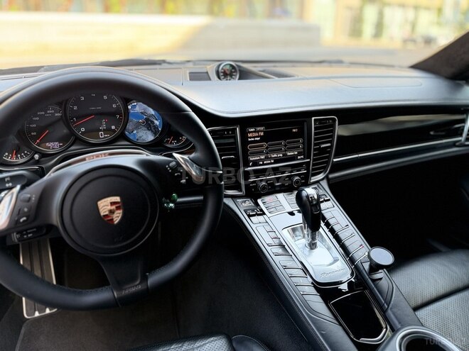 Porsche Panamera-13