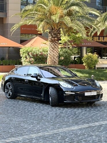 Porsche Panamera-1