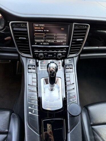 Porsche Panamera-18
