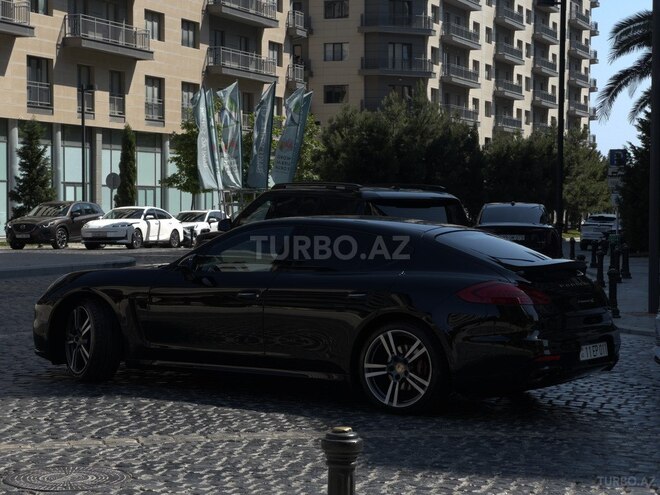 Porsche Panamera-3