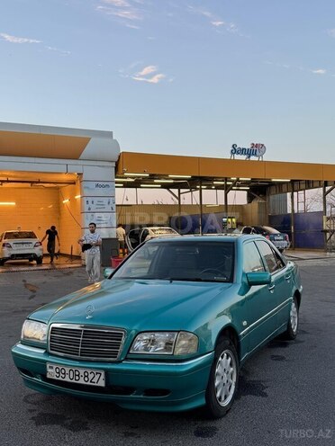 Mercedes C 200-1