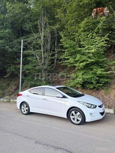 Hyundai Elantra-3