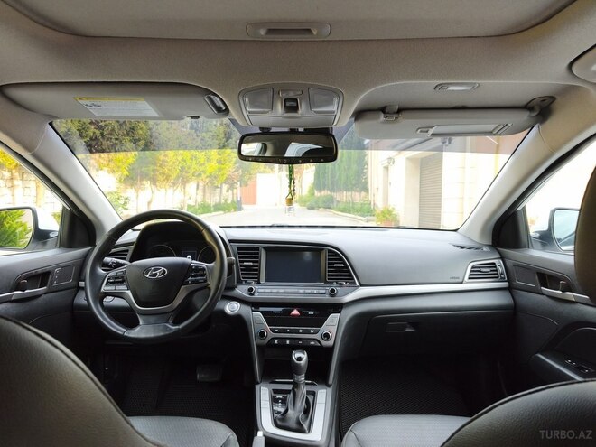 Hyundai Elantra-3