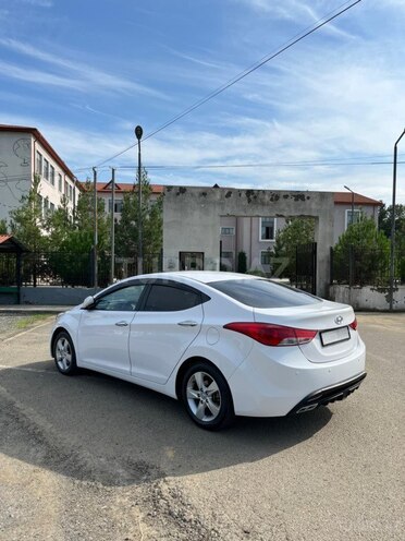 Hyundai Elantra-9