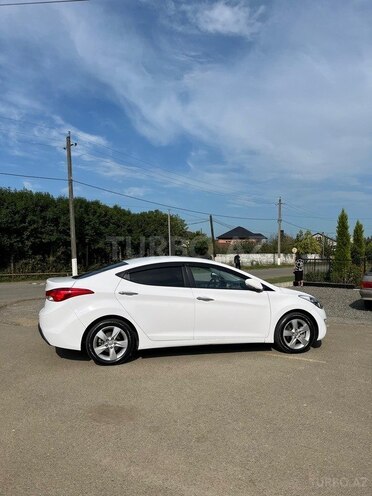 Hyundai Elantra-10