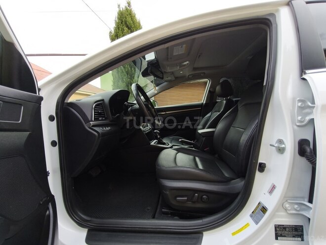 Hyundai Elantra-17