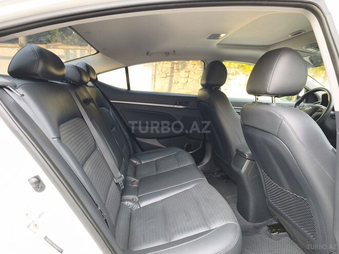 Hyundai Elantra-10