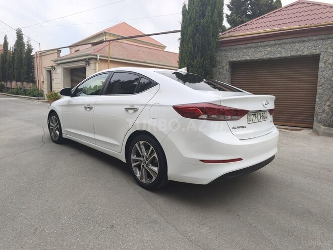Hyundai Elantra-5