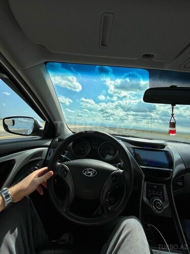 Hyundai Elantra-15