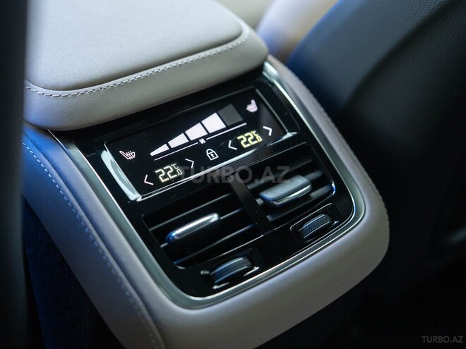 Volvo XC90-18