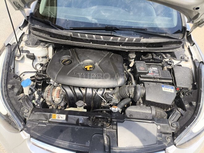 Hyundai Elantra-4