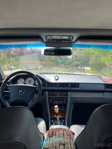 Mercedes 300 E-10