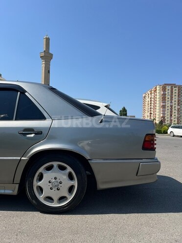 Mercedes 300 E-8