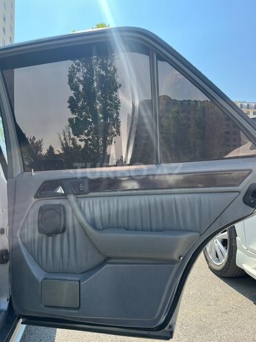 Mercedes 300 E-12