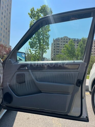 Mercedes 300 E-11