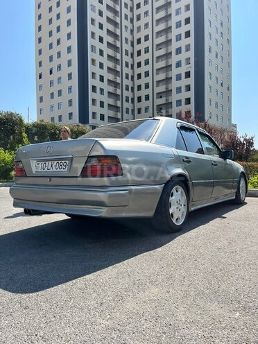 Mercedes 300 E-2