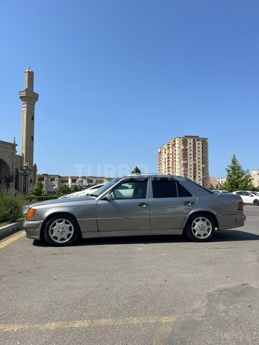 Mercedes 300 E-4