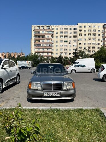 Mercedes 300 E-1