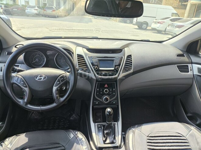 Hyundai Elantra-7