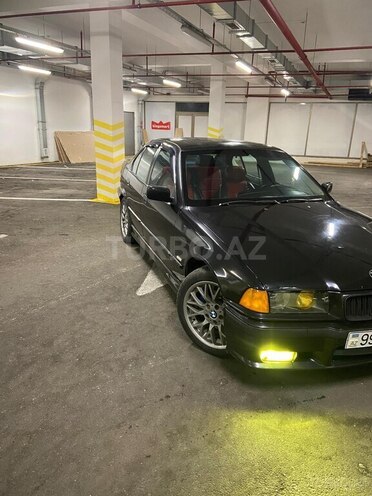 BMW 320-3