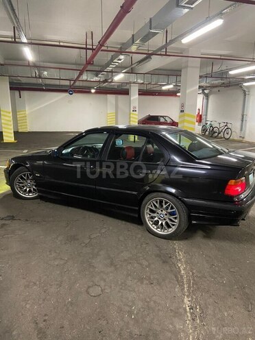 BMW 320-4