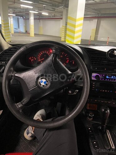 BMW 320-8