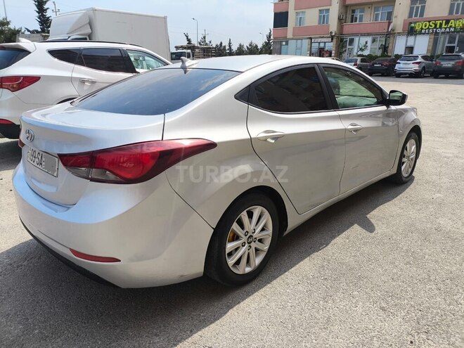 Hyundai Elantra-8