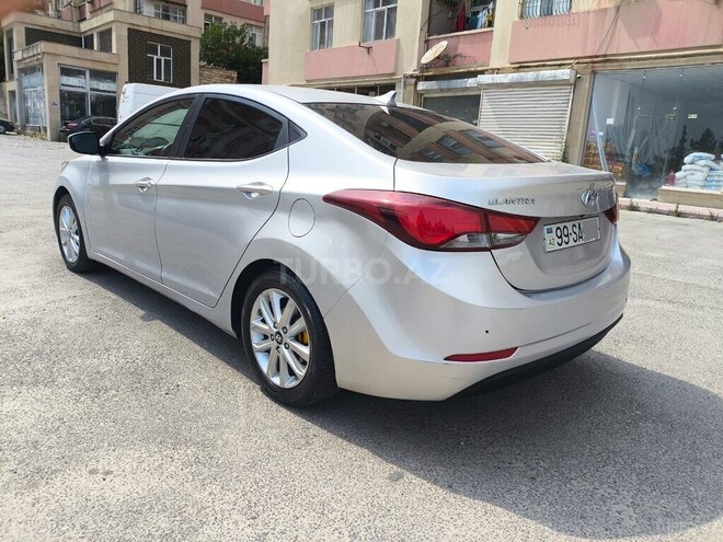 Hyundai Elantra-9