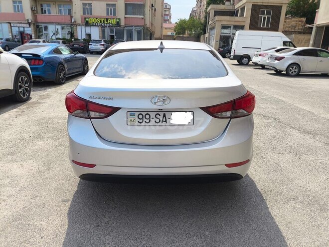 Hyundai Elantra-12