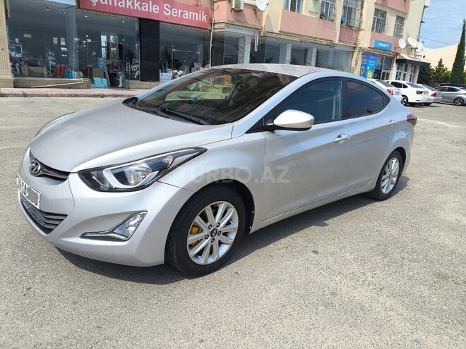 Hyundai Elantra-11