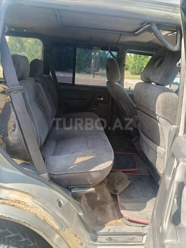 Mitsubishi Pajero-5