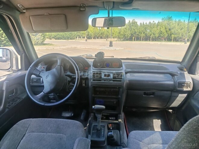 Mitsubishi Pajero-2