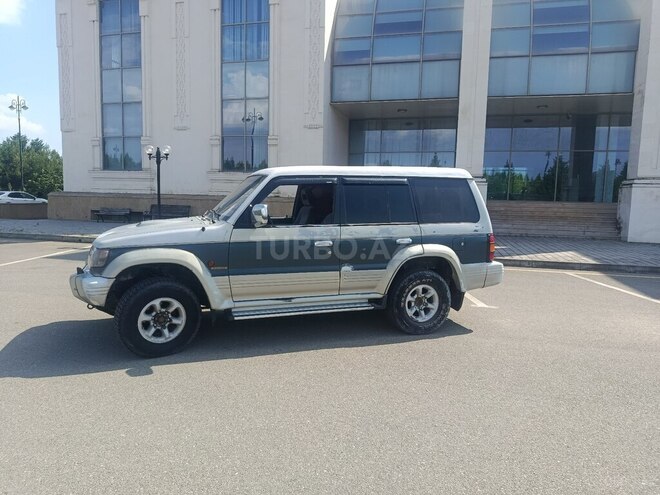 Mitsubishi Pajero-4