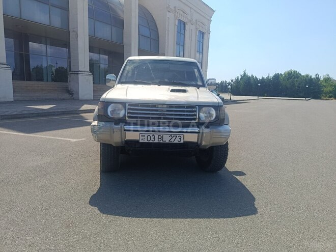 Mitsubishi Pajero-1