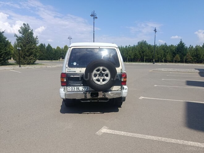 Mitsubishi Pajero-3