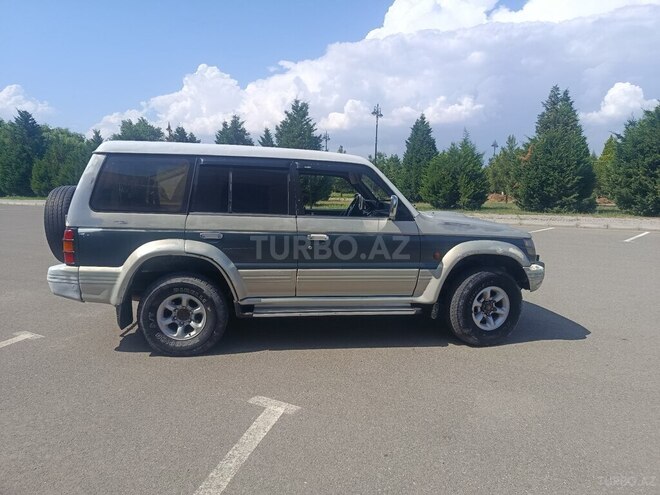 Mitsubishi Pajero-6