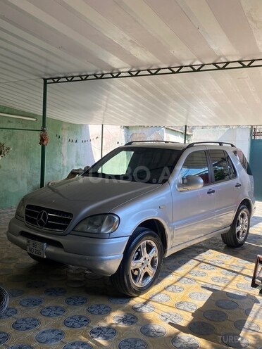 Mercedes ML 320-1