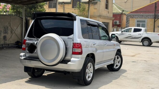 Mitsubishi Pajero io-5