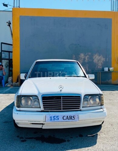 Mercedes E 220-1