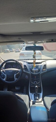 Hyundai Elantra-7