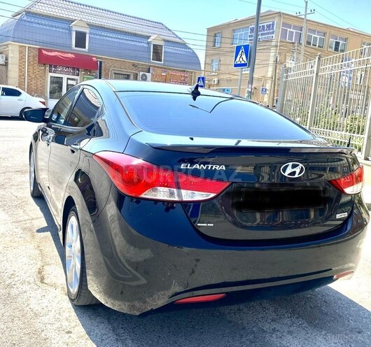 Hyundai Elantra-4