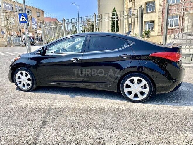 Hyundai Elantra-3