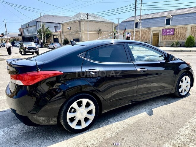 Hyundai Elantra-2