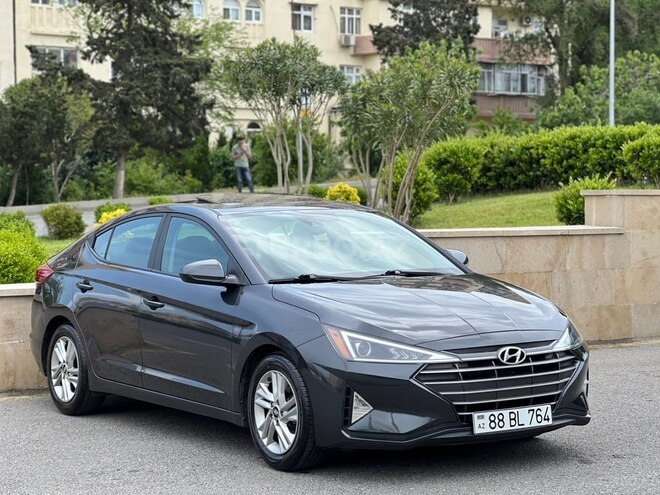 Hyundai Elantra-1