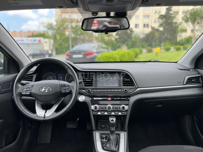 Hyundai Elantra-3