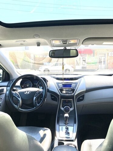 Hyundai Elantra-6
