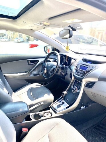 Hyundai Elantra-7