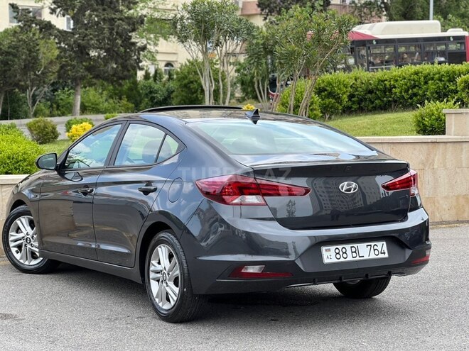 Hyundai Elantra-14