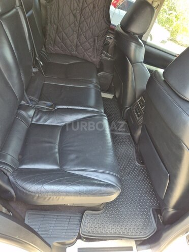 Lexus LX 570-11